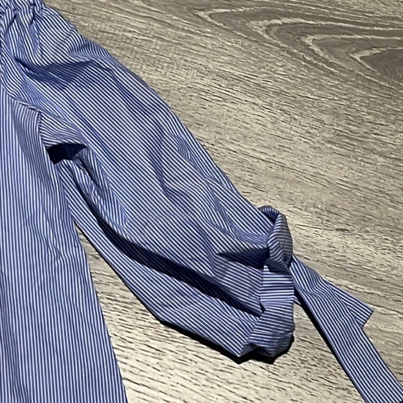 Aritzia Babaton Malik Off Shoulder Pin Striped Top - Picture 8 of 11
